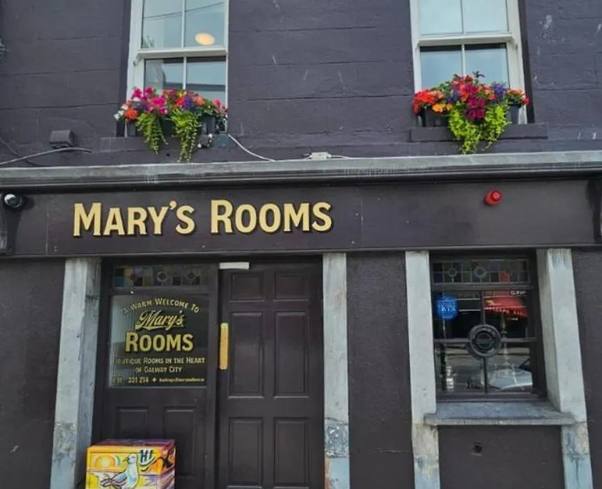 Mary Mullen'S Rooms Eyre Square.-1